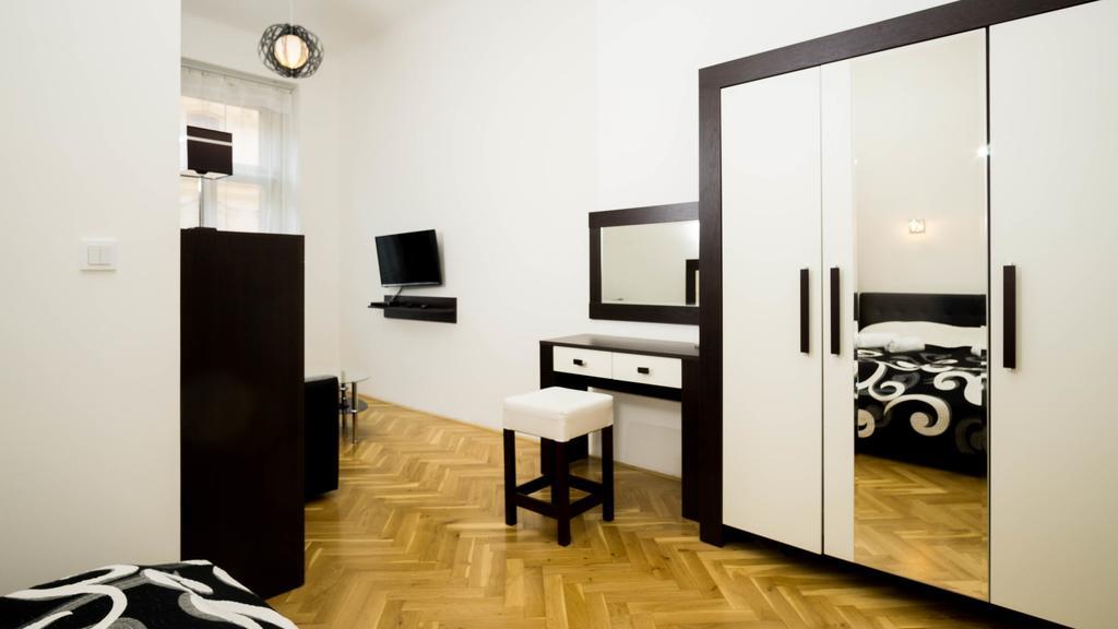 Black & White Apartment Prague By Wenceslas Square And Muzeum Buitenkant foto